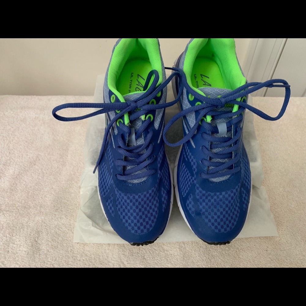 Athletic shoes